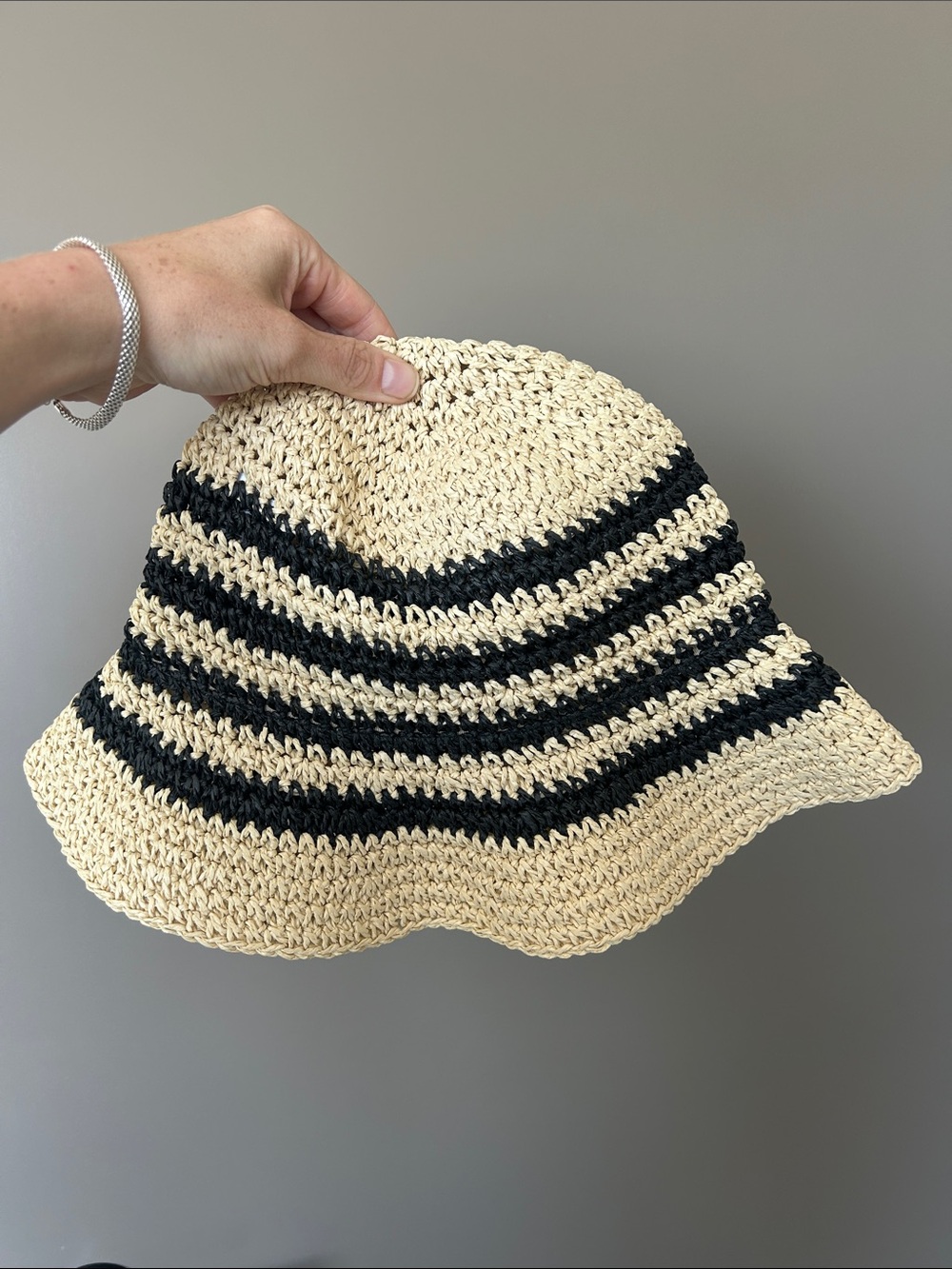 GAP Striped Crochet Bucket Hat - Cream & Black